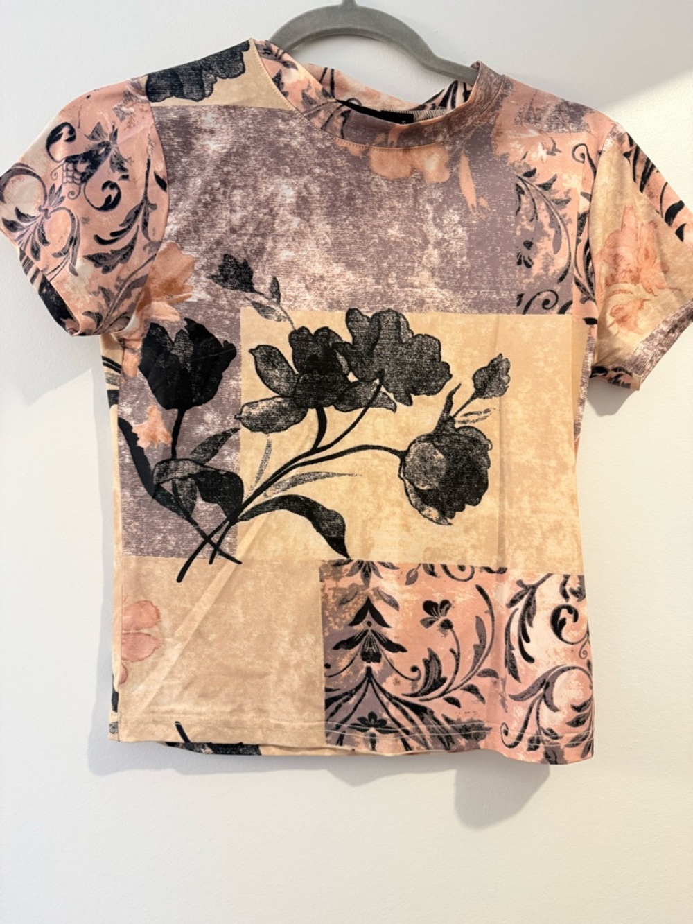 Floral lioness t-shirt